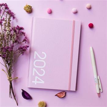 2024年32K玩色精裝直式週誌-粉櫻花