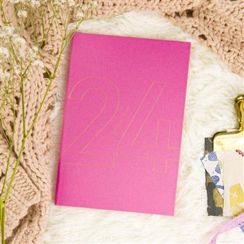 2024年32K彩糖蒔光軟背精裝橫式週誌-山茶紅