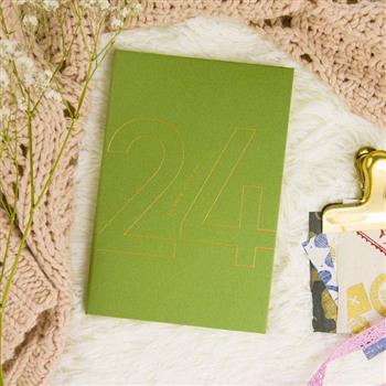 2024年32K彩糖蒔光軟背精裝橫式週誌-春綠地