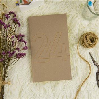 2024年40K彩糖蒔光軟背精裝橫式週誌-日曬黃