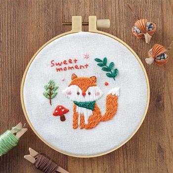 【HobbyEasy】可愛動物刺繡 －NO.4綠野小狐狸（暢銷新裝版）【金石堂、博客來熱銷】