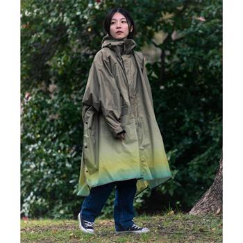 日本KIU 163266 漸變橄欖金棕 標準成人空氣感有袖斗篷雨衣 騎車露營必備 附收納袋(男女適用)【金石堂、博客來熱銷】