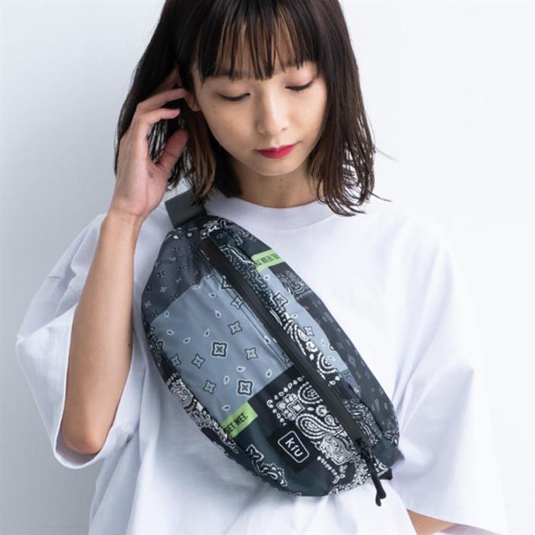 日本KIU 84228 Zakka拼布風 大容量胸腰包 防潮防潑水 (男女適用)