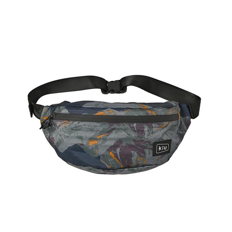 日本KIU 84367 祥獅山 大容量胸腰包 防潮防潑水 (男女適用)