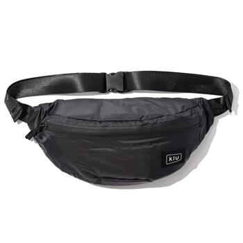 日本KIU 84900 黑色 大容量胸腰包 防潮防潑水 (男女適用)