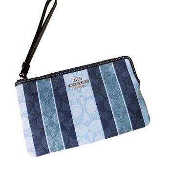 COACH 條紋滿版LOGO皮革手拿包-牛仔丹寧