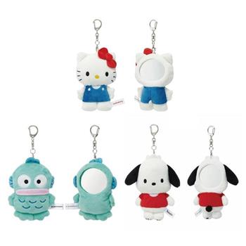 【日本 Sanrio 三麗鷗】 人物造型絨毛娃娃化妝鏡 (3款可選) 娃娃吊飾 吊飾化妝鏡 梳妝鏡 凱蒂貓 帕洽狗 漢頓