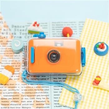 【LFANI樂斐相機】繽紛糖果防水LOMO底片相機-橘色+Vetrokam 歐洲沃克黑白底片