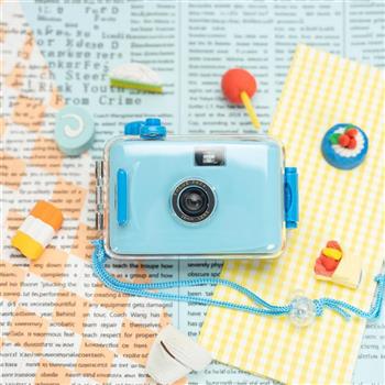 【LFANI樂斐相機】繽紛糖果防水LOMO底片相機-藍色+Vetrokam 歐洲沃克黑白底片