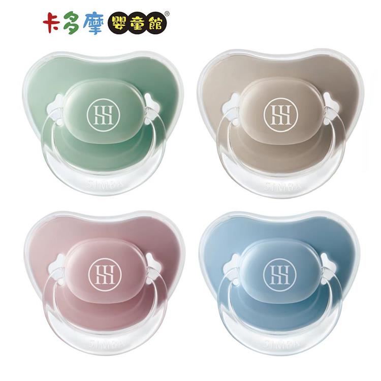 【Simba 小獅王辛巴】蘊蜜超柔拇指安撫奶嘴 耐咬較大型 (6m+) |卡多摩 【Simba 小獅王辛巴】蘊蜜超柔拇指安撫奶嘴 耐咬較大型 (6m+) |卡多摩