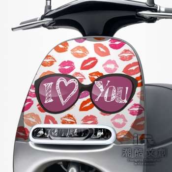 GOGORO面板貼 《潮酷文創》創意保護貼 獨特車貼 車膜 / GR072－KISSES【金石堂、博客來熱銷】