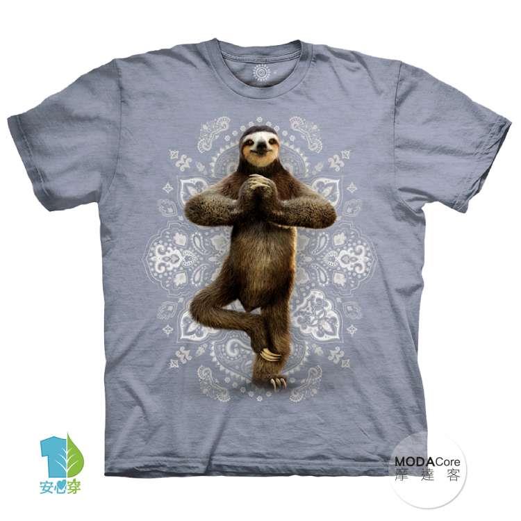 摩達客－（預購）美國進口The Mountain 功夫樹懶藍底 純棉環保藝術中性短袖T恤