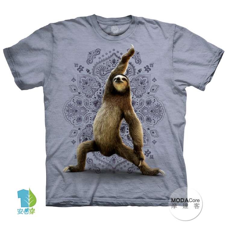 摩達客－（預購）美國進口The Mountain 樹懶戰士藍底 純棉環保藝術中性短袖T恤
