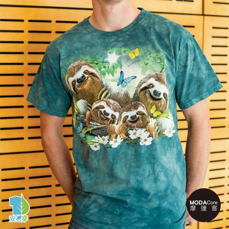 摩達客－預購－美國進口The Mountain  樹懶家族 純棉環保藝術中性短袖T恤