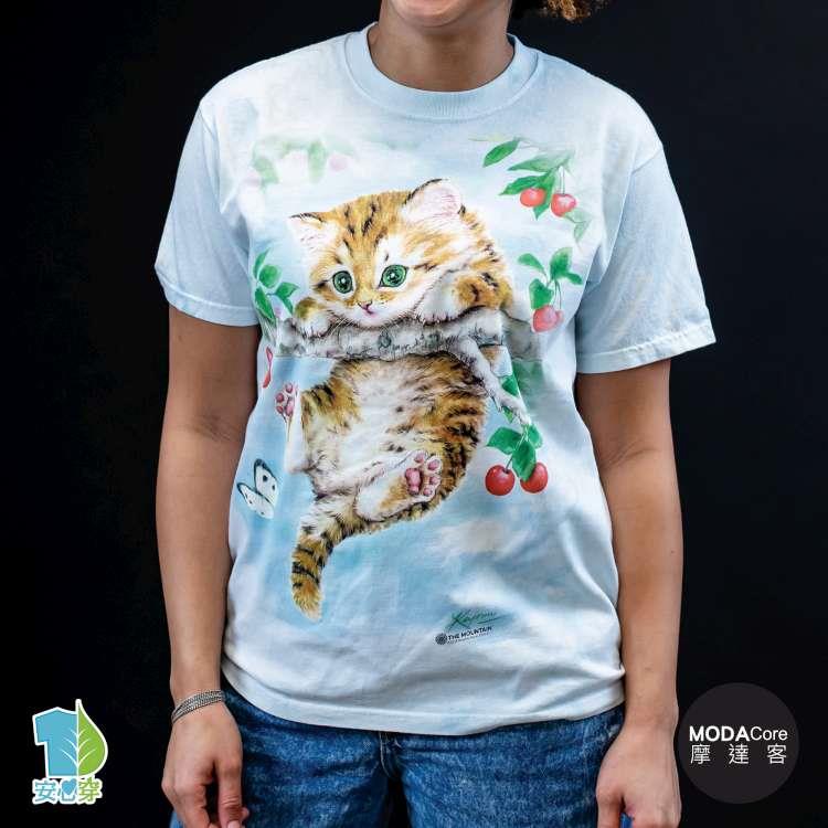 摩達客－預購－美國進口The Mountain 櫻桃小貓 純棉環保藝術中性短袖T恤
