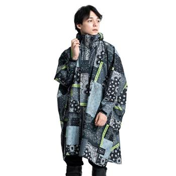 日本KIU 163228 Zakka拼布風 標準成人空氣感有袖斗篷雨衣 騎車露營必備 附收納袋（男女適用）