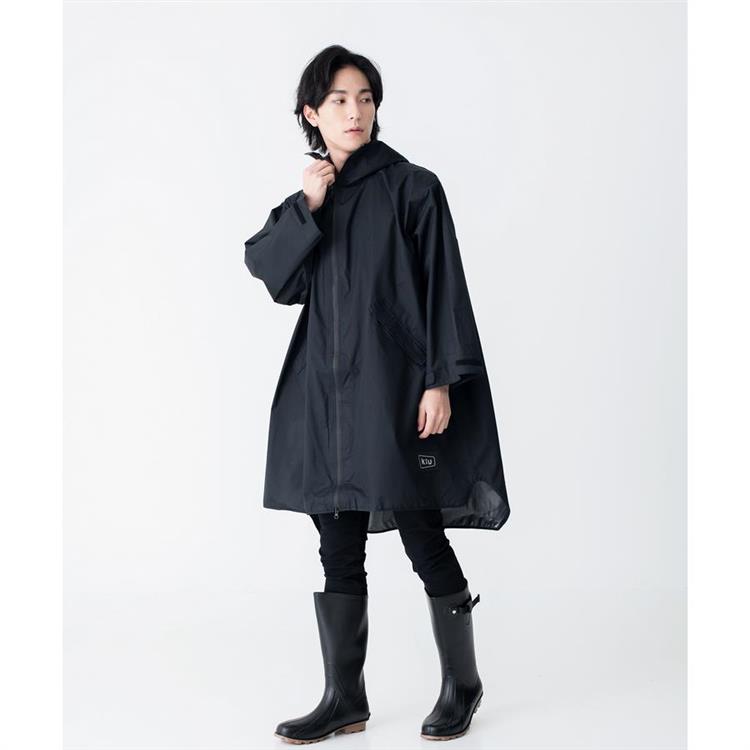 日本KIU 77182 Just Get Wet!! 黑 空氣感長袖雨衣/防水風衣 都會通勤必備 附收納袋（男女適用）