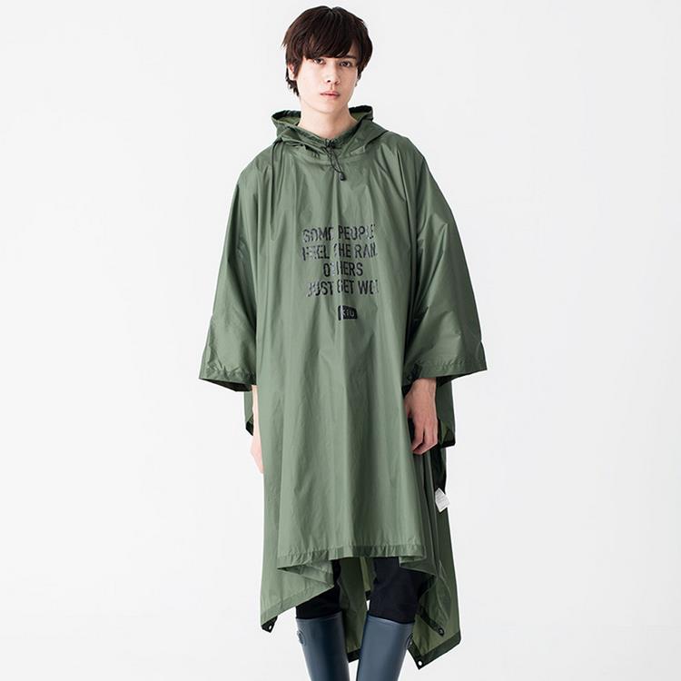 日本KIU 88906 Just get wet!! 軍綠 極輕大尺寸 成人斗篷雨衣 騎車露營必備 附收納袋（男女適用）