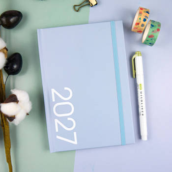 2027年32K玩色精裝直式週誌-霧晨藍